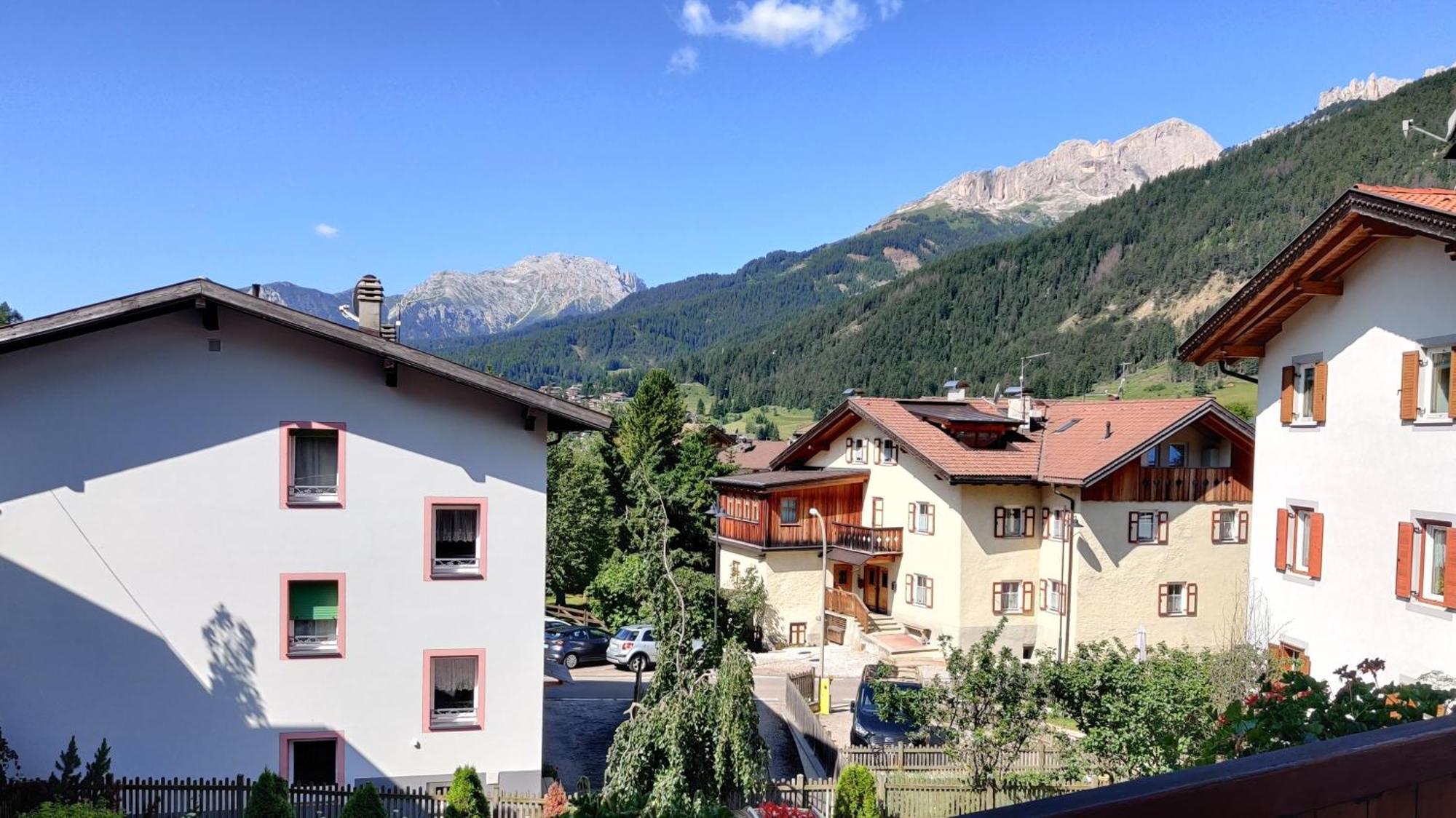 Hotel Nes Crepes Pozza di Fassa Exterior photo
