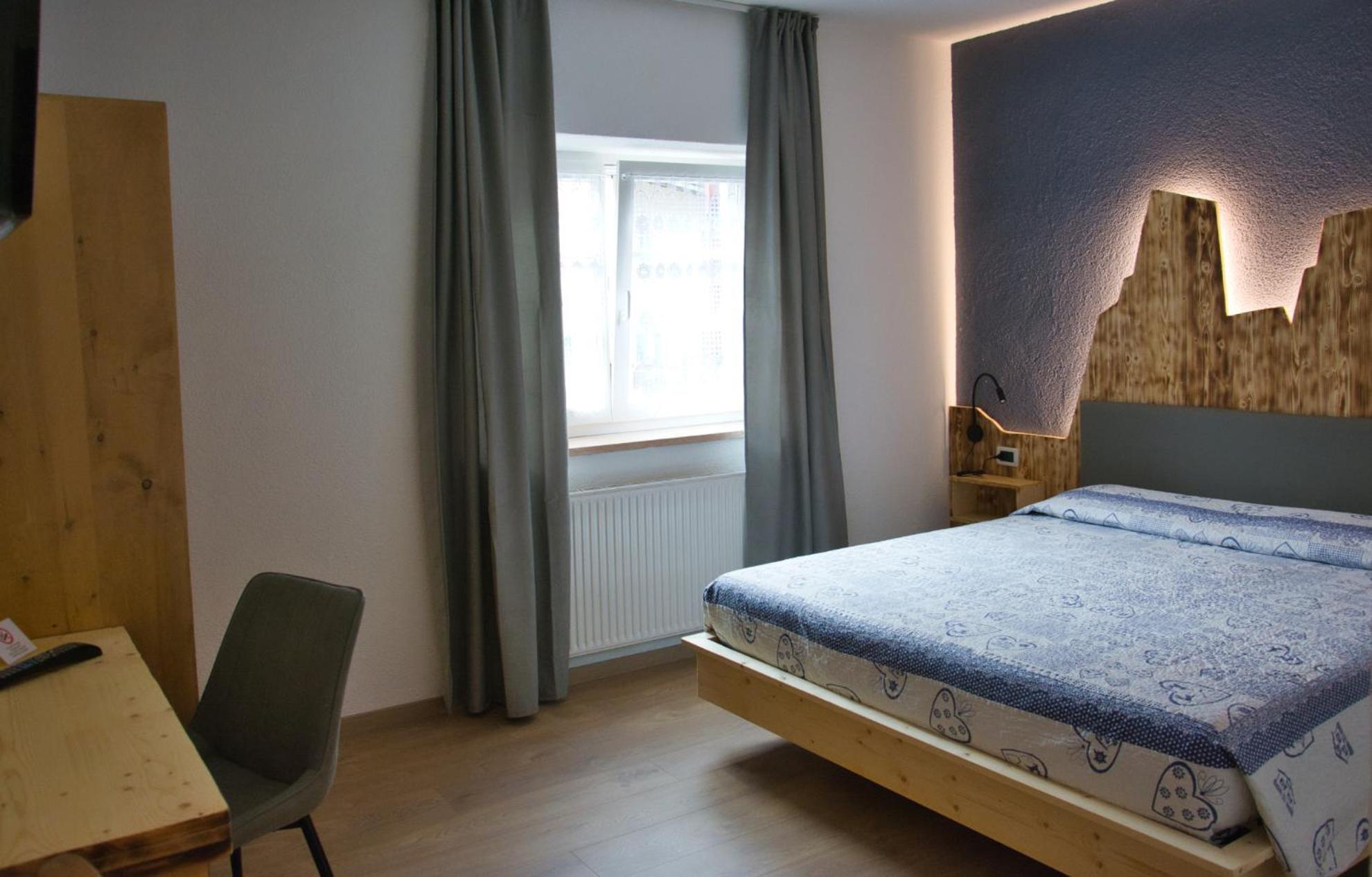 Hotel Nes Crepes Pozza di Fassa Room photo