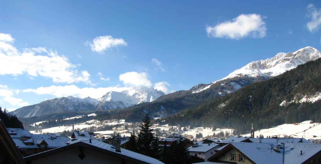Hotel Nes Crepes Pozza di Fassa Room photo