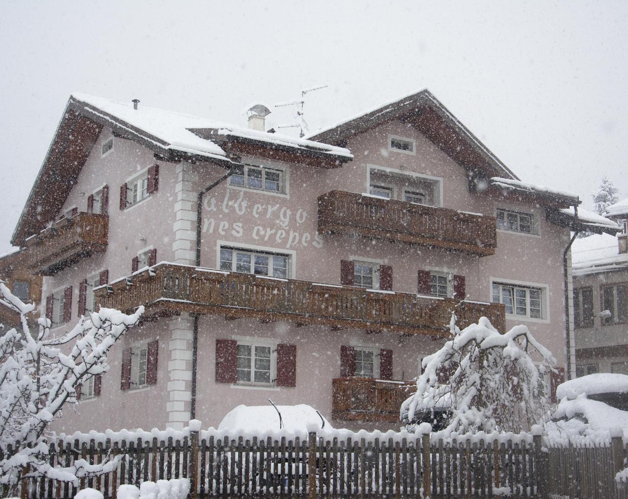 Hotel Nes Crepes Pozza di Fassa Exterior photo