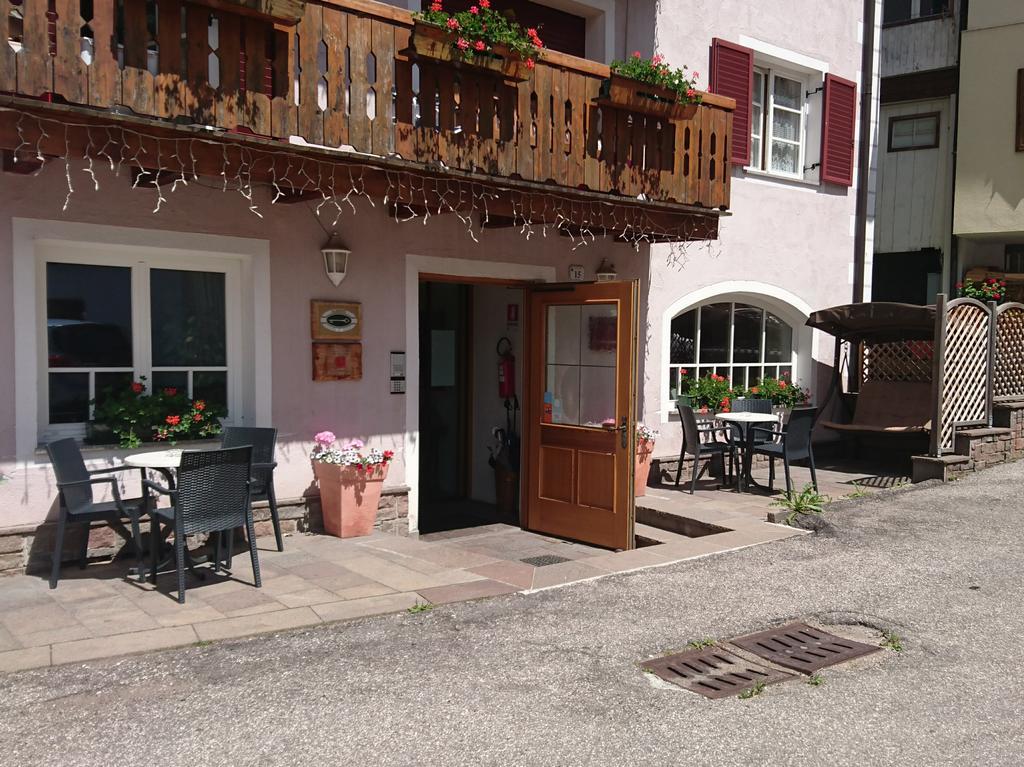Hotel Nes Crepes Pozza di Fassa Exterior photo
