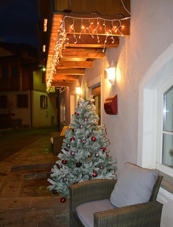 Hotel Nes Crepes Pozza di Fassa Exterior photo