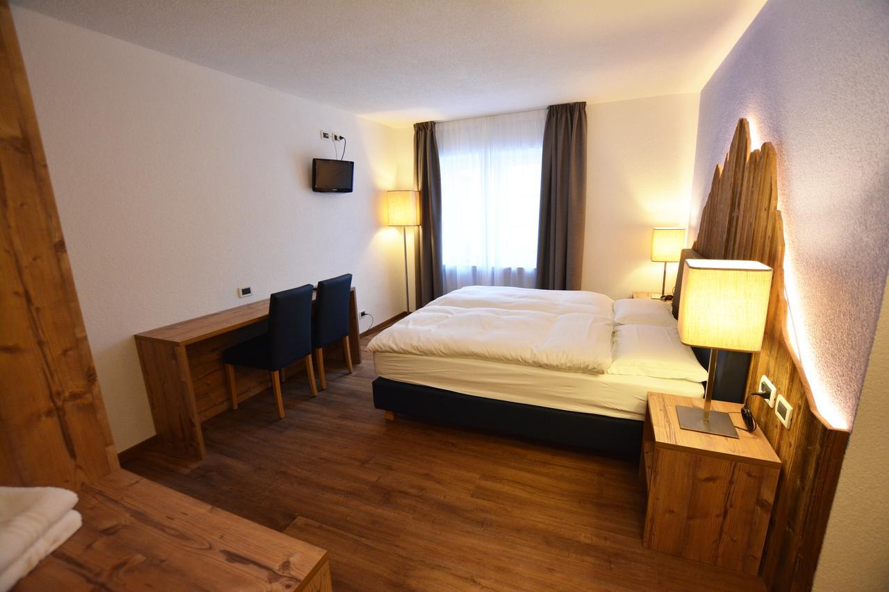 Hotel Nes Crepes Pozza di Fassa Exterior photo