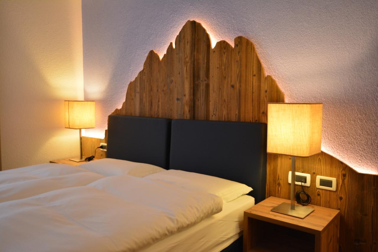 Hotel Nes Crepes Pozza di Fassa Exterior photo