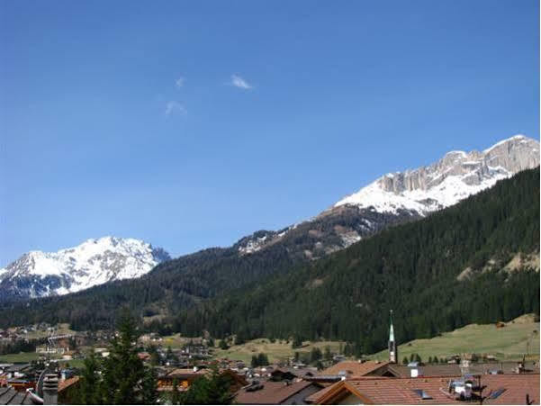 Hotel Nes Crepes Pozza di Fassa Exterior photo