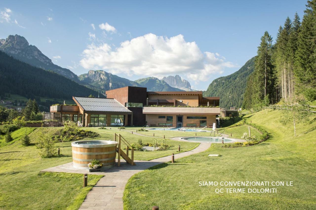 Hotel Nes Crepes Pozza di Fassa Exterior photo